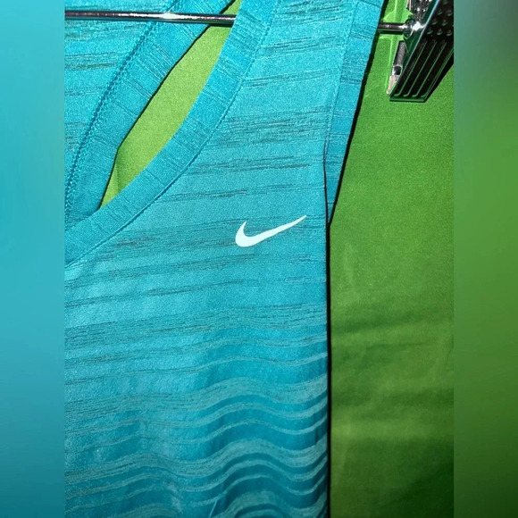 Nike Top Size Medium - Picture 4 of 7